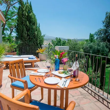 Hotel La Fuente De La Higuera 4*