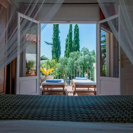 La Fuente De La Higuera Hotel